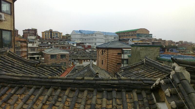 2014-03-13-Old-roofs-in-Bukchon.md_14030055.jpg